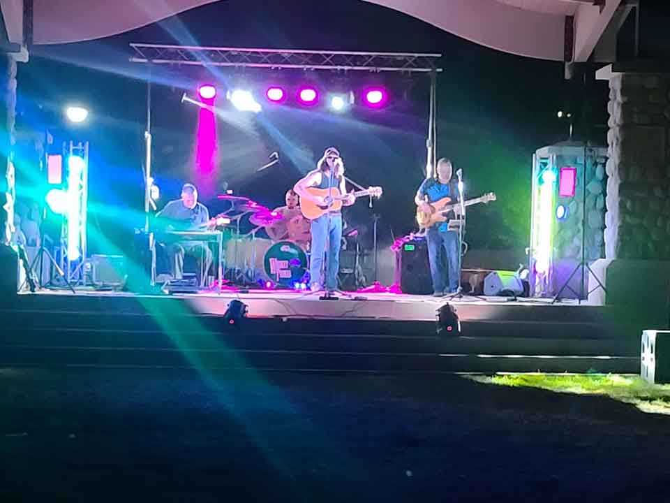 Michiana Productions providing sound and lights for concert